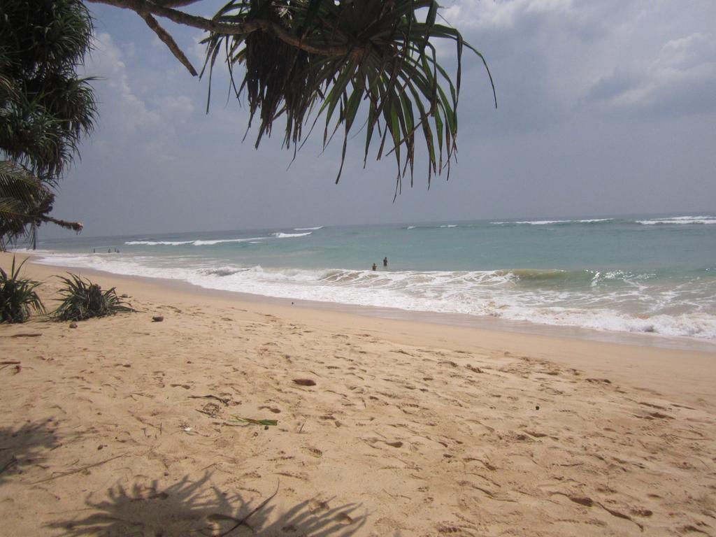 White Surfing Beach Resort Unawatuna Exterior foto